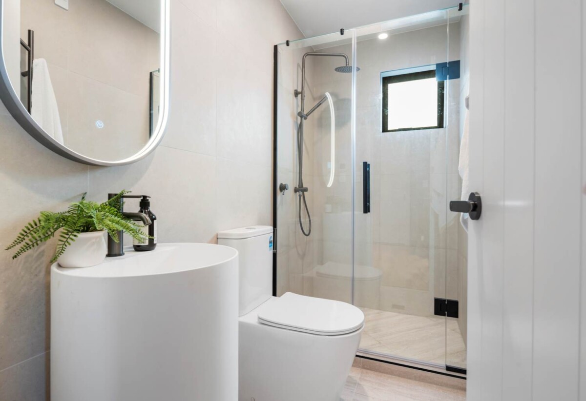 2F Rangitoto Terrace, Milford, Auckland
