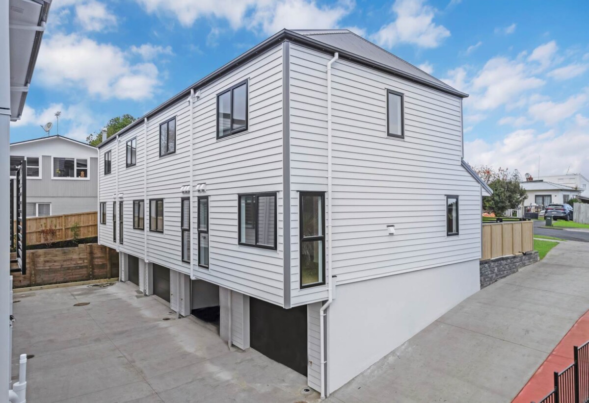 8/21 Baird Street, Howick, Auckland