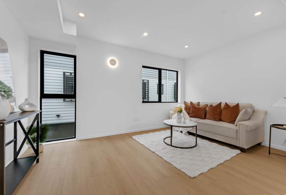 2/21 Baird Street, Howick, Auckland