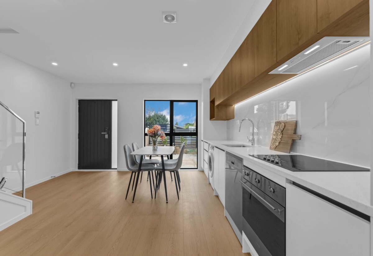 2/21 Baird Street, Howick, Auckland