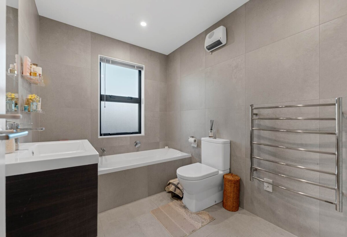 16 Magnetite Lane, Flat Bush, Auckland