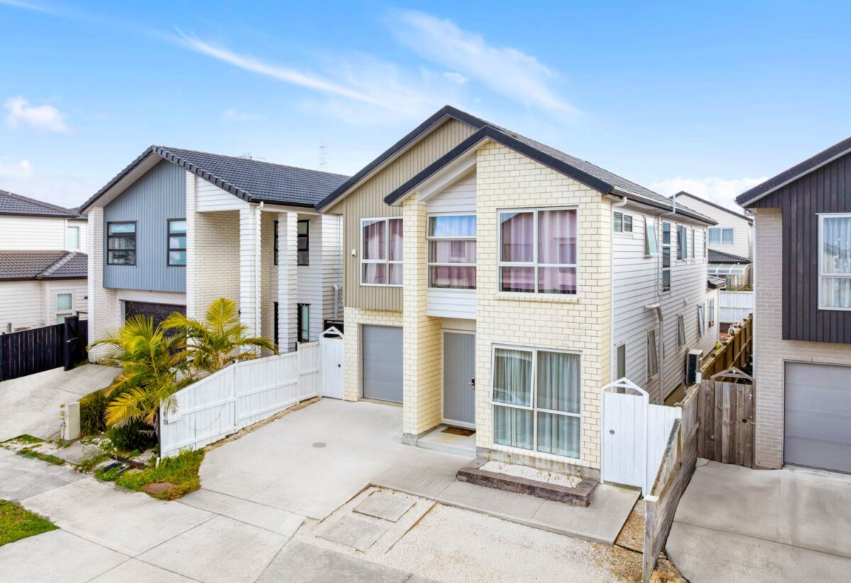 Forget the CV – Vendors want a Sale, 6 Puruatanga Drive, Flat Bush, Auckland
