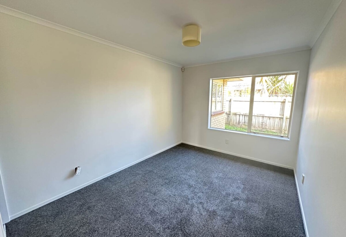 3 bedrooms 2 bathrooms house, GARAGE NOT INCLUDED, No Pets, 116 Burswood Drive, Burswood, Auckland, available now
