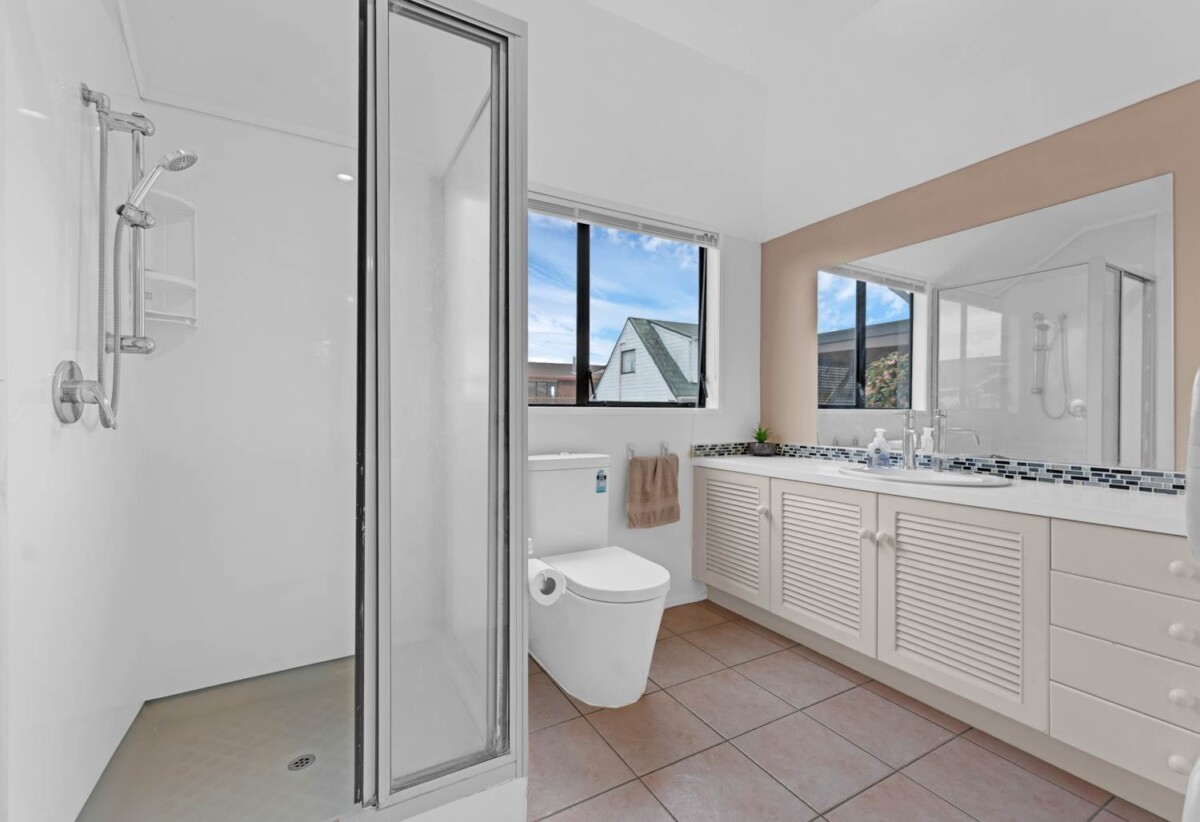 2/30 Eastridge Court, Northpark, Auckland
