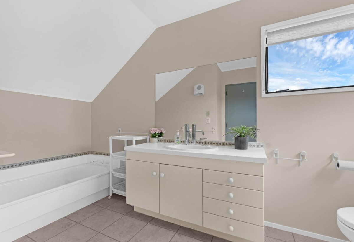 2/30 Eastridge Court, Northpark, Auckland