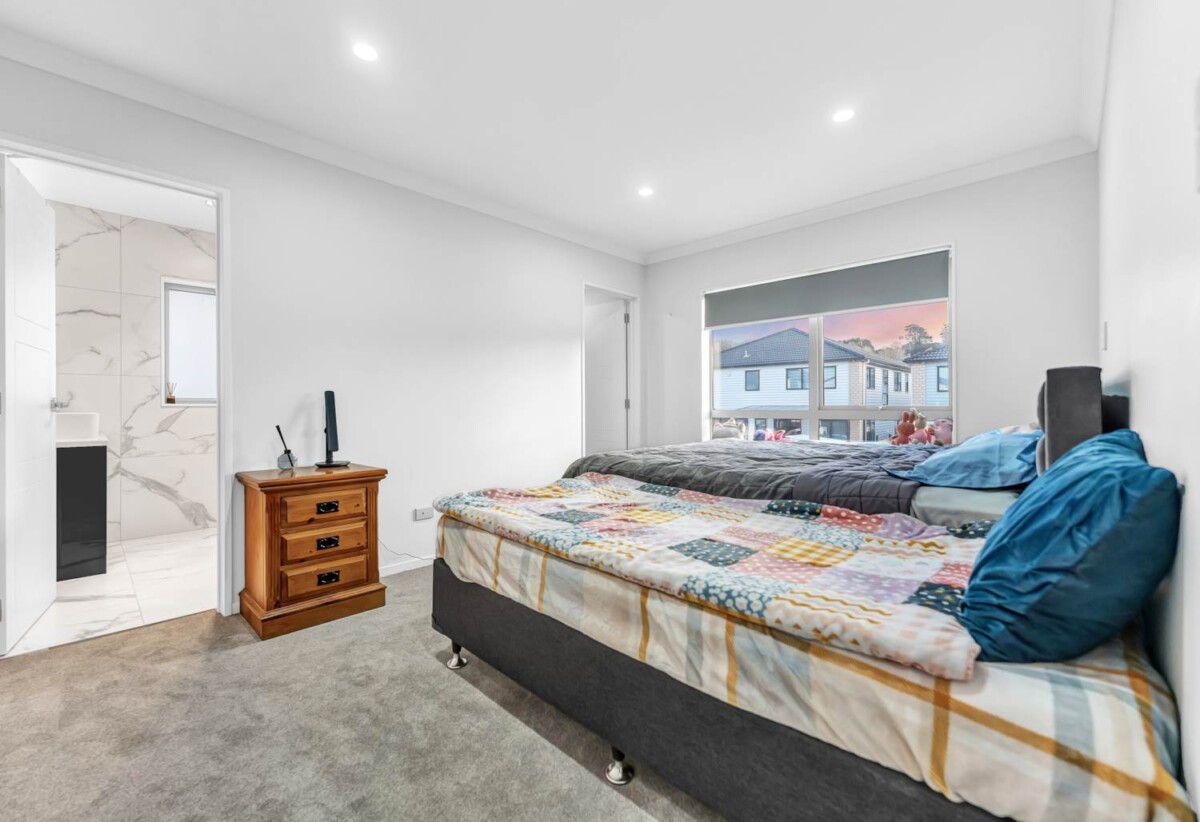 7 beds house with 2 bedroom granny & 2 kitchens, 15 Uru Drive, Flat Bush, Auckland