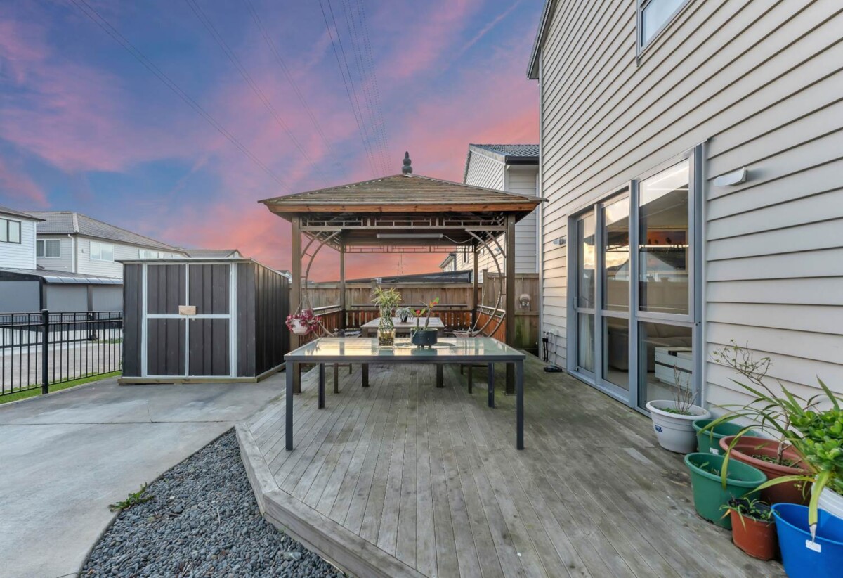 7 beds house with 2 bedroom granny & 2 kitchens, 15 Uru Drive, Flat Bush, Auckland