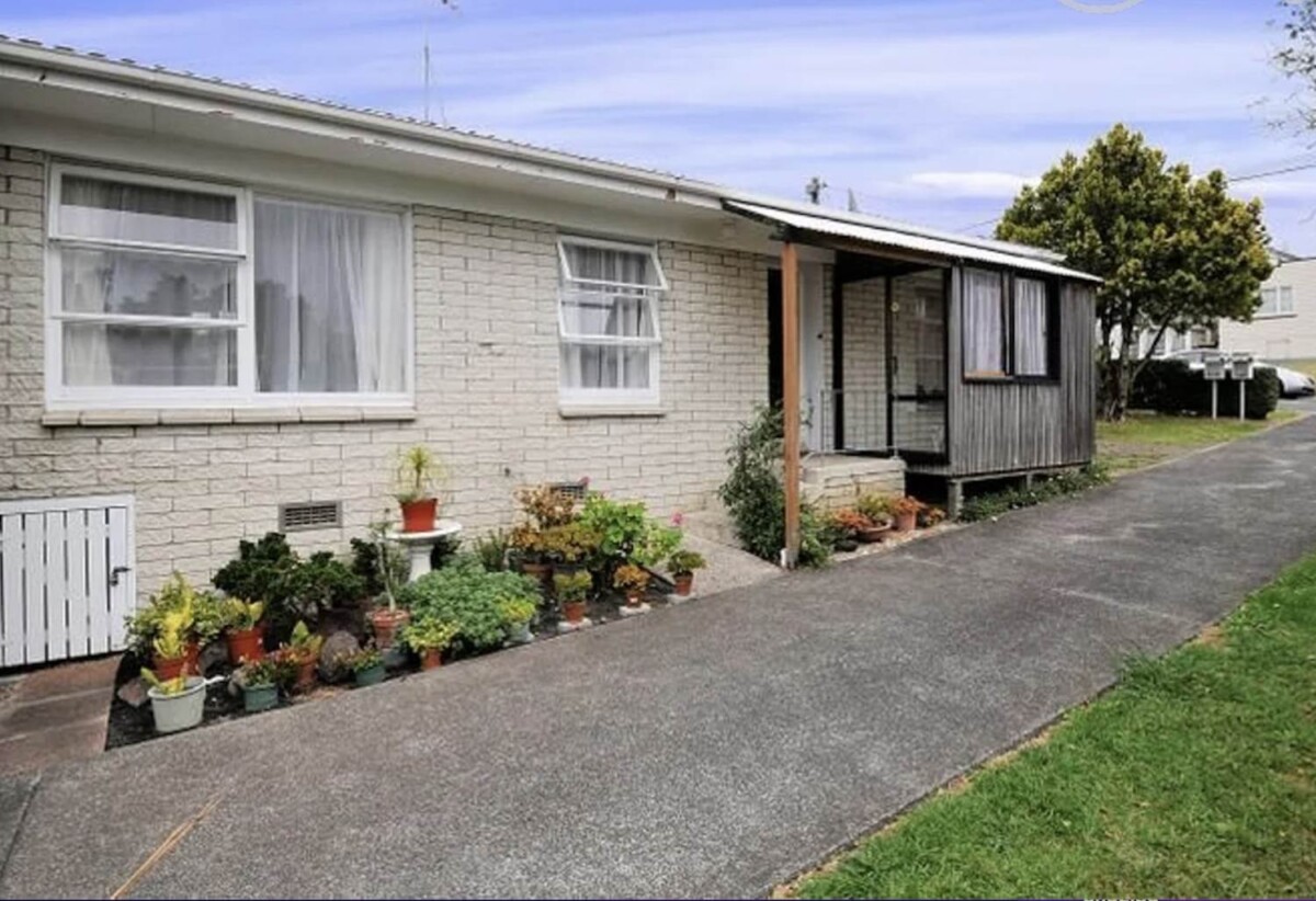 1/15 Woodall Place, Totara Vale, Auckland