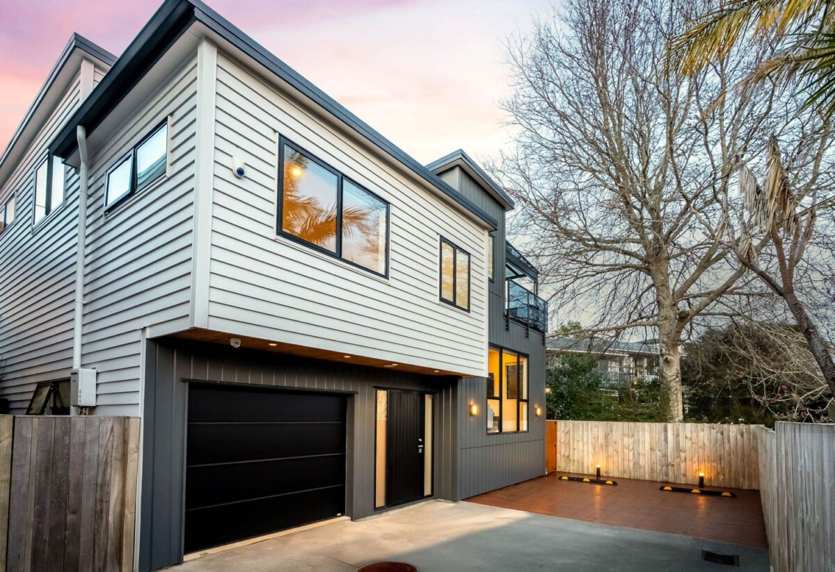 57E Hogans Road, Glenfield, Auckland
