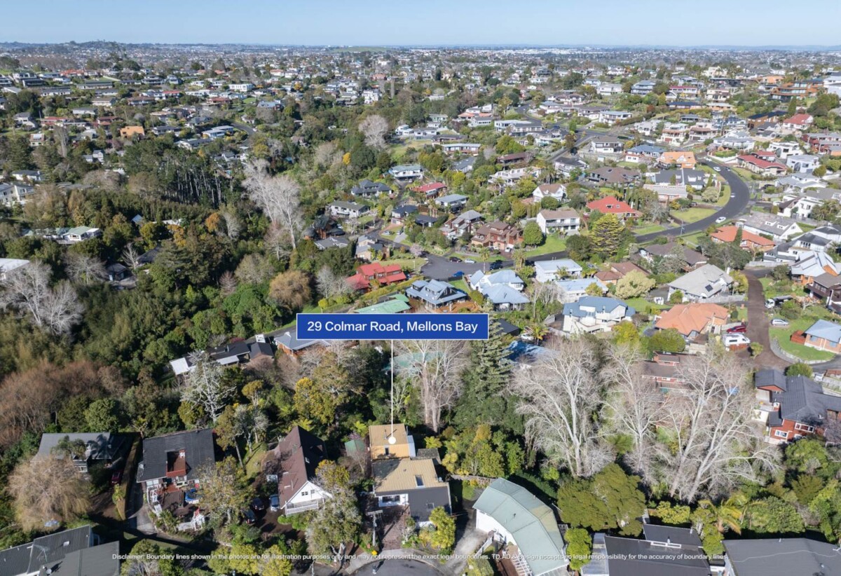 Macleans College, 4 beds 2 baths house with double garage on 1305m2 section, close to beaches, schools, shops, 0.5 km to Mellons Bay School, 1.1 km to Macleans College, 1.4 km to Bucklands Beach Intermediate, 29 Colmar Road, Mellons Bay, Auckland