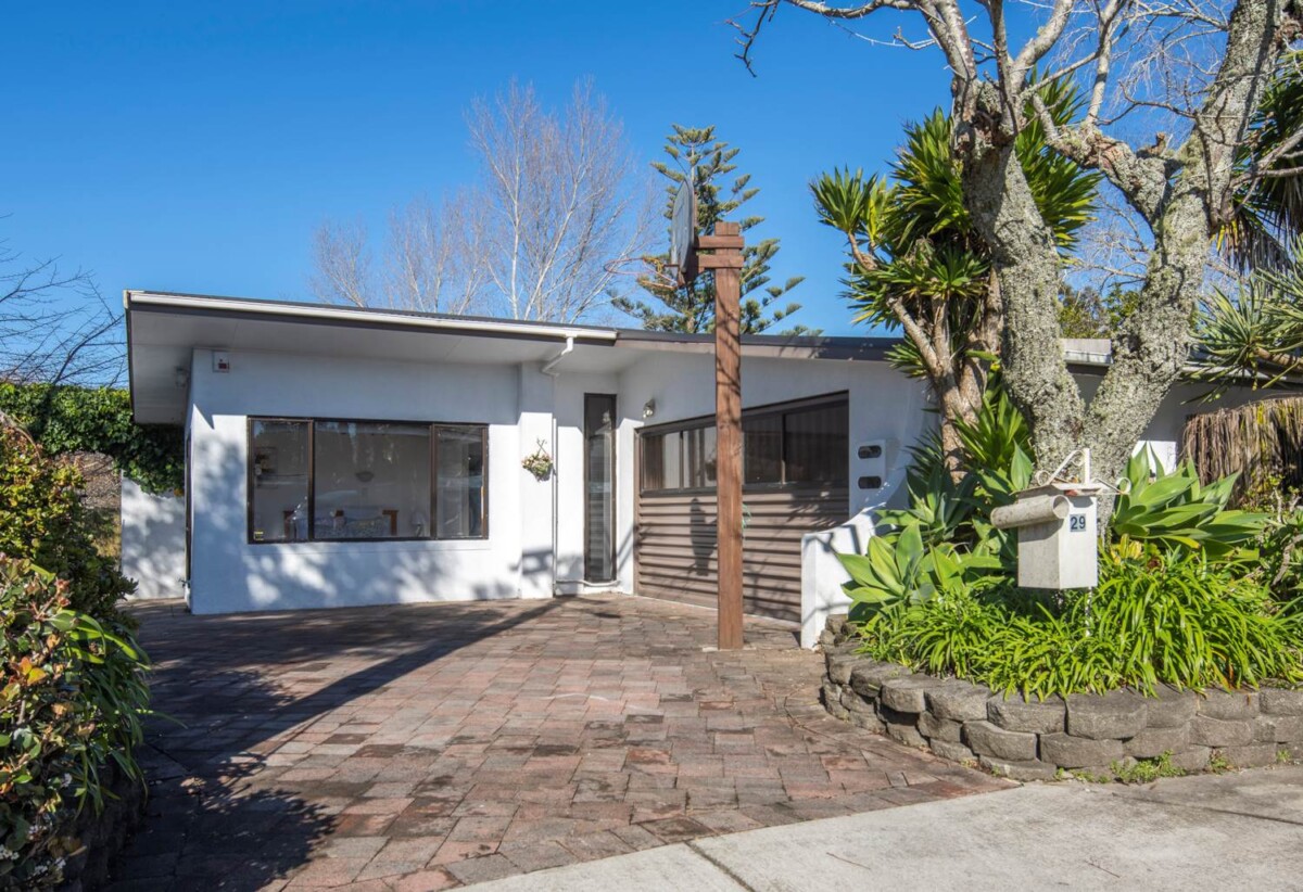 Macleans College, 4 beds 2 baths house with double garage on 1305m2 section, close to beaches, schools, shops, 0.5 km to Mellons Bay School, 1.1 km to Macleans College, 1.4 km to Bucklands Beach Intermediate, 29 Colmar Road, Mellons Bay, Auckland