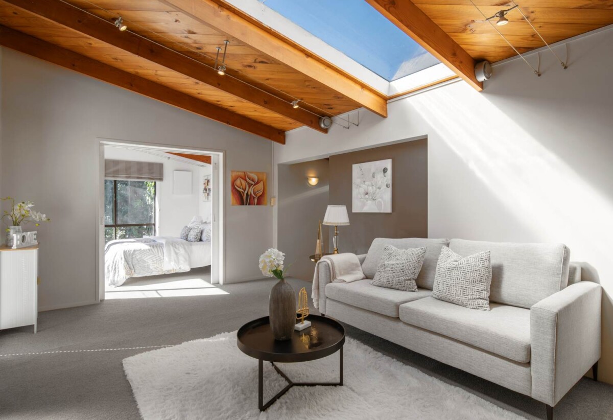 Macleans College, 4 beds 2 baths house with double garage on 1305m2 section, close to beaches, schools, shops, 0.5 km to Mellons Bay School, 1.1 km to Macleans College, 1.4 km to Bucklands Beach Intermediate, 29 Colmar Road, Mellons Bay, Auckland