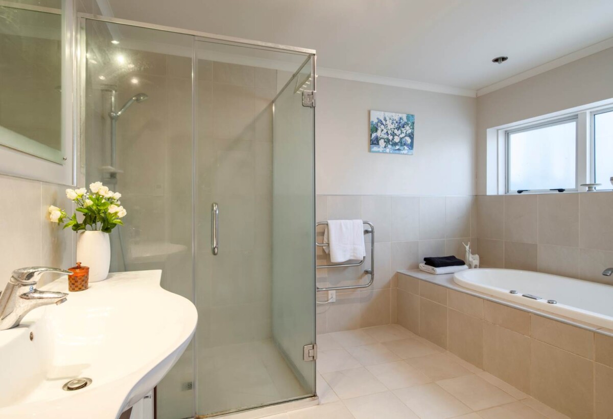 Macleans College, 4 beds 2 baths house with double garage on 1305m2 section, close to beaches, schools, shops, 0.5 km to Mellons Bay School, 1.1 km to Macleans College, 1.4 km to Bucklands Beach Intermediate, 29 Colmar Road, Mellons Bay, Auckland