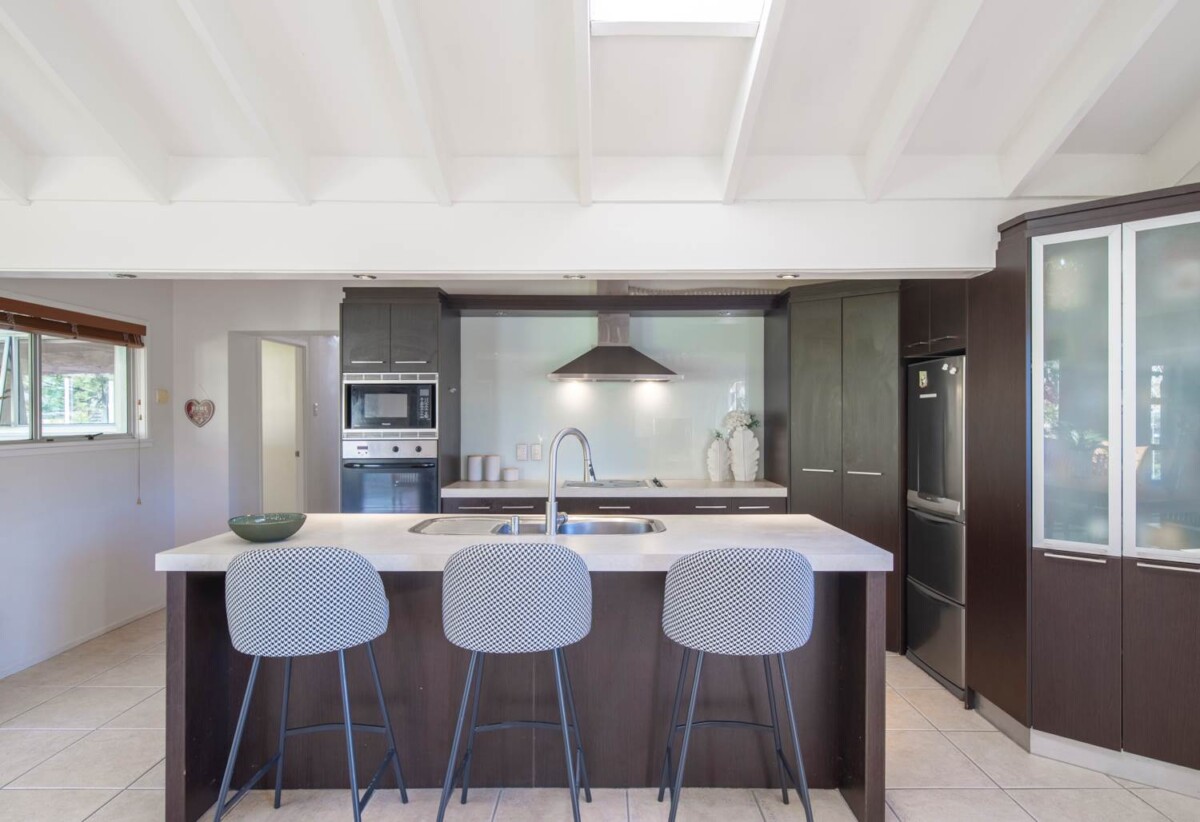 Macleans College, 4 beds 2 baths house with double garage on 1305m2 section, close to beaches, schools, shops, 0.5 km to Mellons Bay School, 1.1 km to Macleans College, 1.4 km to Bucklands Beach Intermediate, 29 Colmar Road, Mellons Bay, Auckland