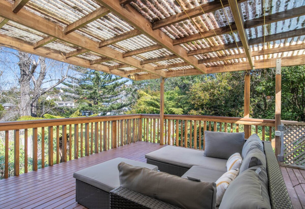 Macleans College, 4 beds 2 baths house with double garage on 1305m2 section, close to beaches, schools, shops, 0.5 km to Mellons Bay School, 1.1 km to Macleans College, 1.4 km to Bucklands Beach Intermediate, 29 Colmar Road, Mellons Bay, Auckland
