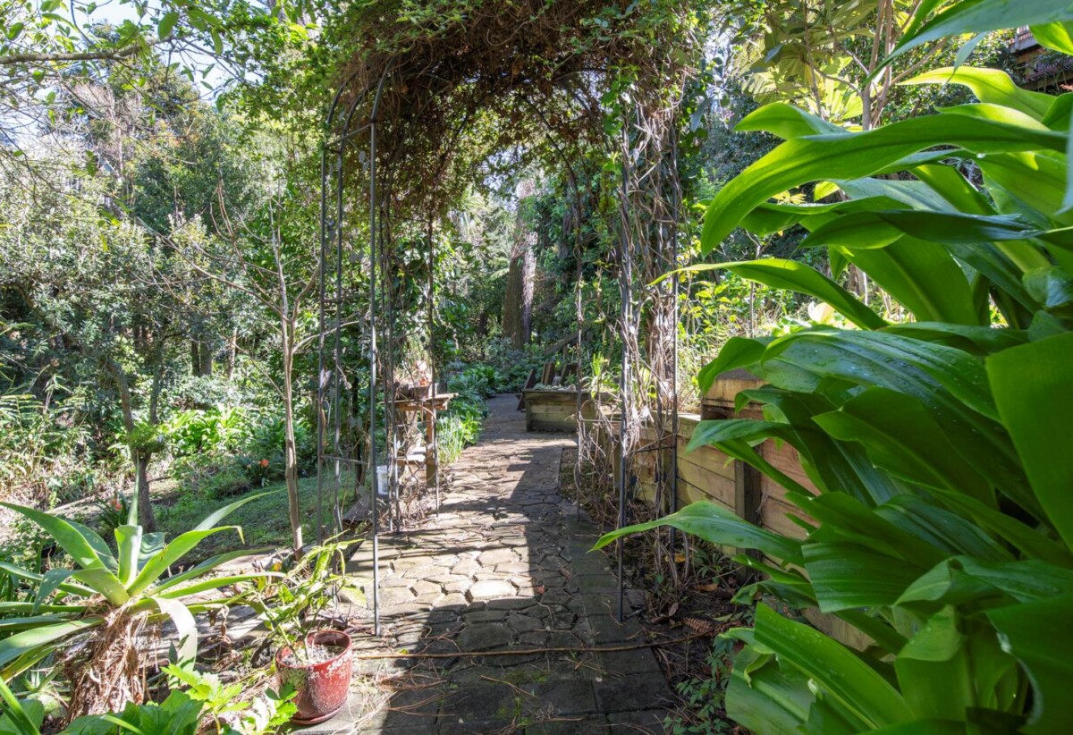 Macleans College, 4 beds 2 baths house with double garage on 1305m2 section, close to beaches, schools, shops, 0.5 km to Mellons Bay School, 1.1 km to Macleans College, 1.4 km to Bucklands Beach Intermediate, 29 Colmar Road, Mellons Bay, Auckland