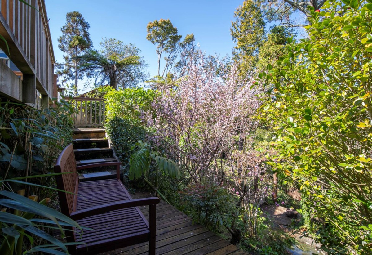 Macleans College, 4 beds 2 baths house with double garage on 1305m2 section, close to beaches, schools, shops, 0.5 km to Mellons Bay School, 1.1 km to Macleans College, 1.4 km to Bucklands Beach Intermediate, 29 Colmar Road, Mellons Bay, Auckland