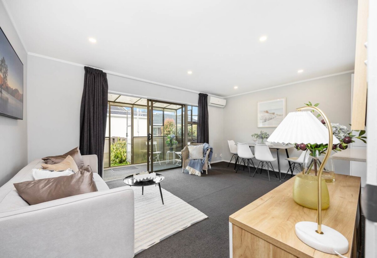 VENDOR CASHING UP – MUST BE SOLD, 4/57 Moana Avenue, One Tree Hill, Auckland