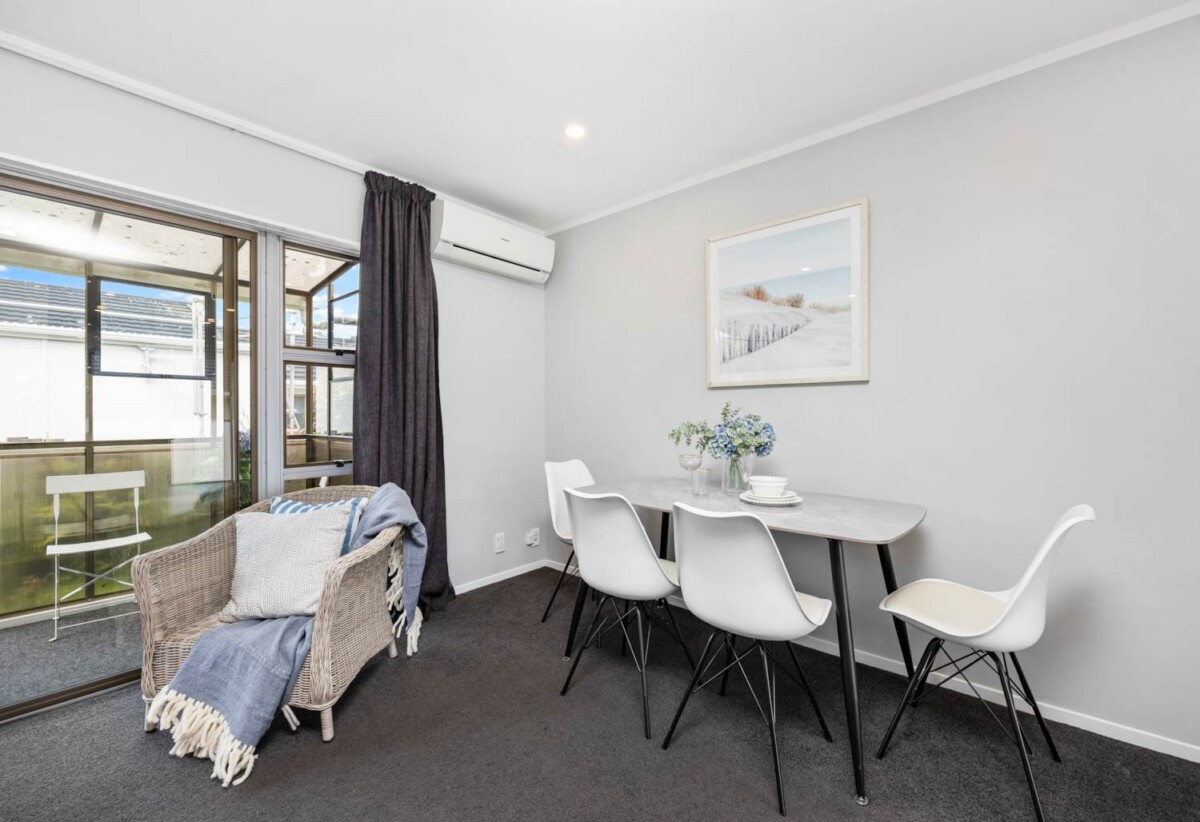 VENDOR CASHING UP – MUST BE SOLD, 4/57 Moana Avenue, One Tree Hill, Auckland