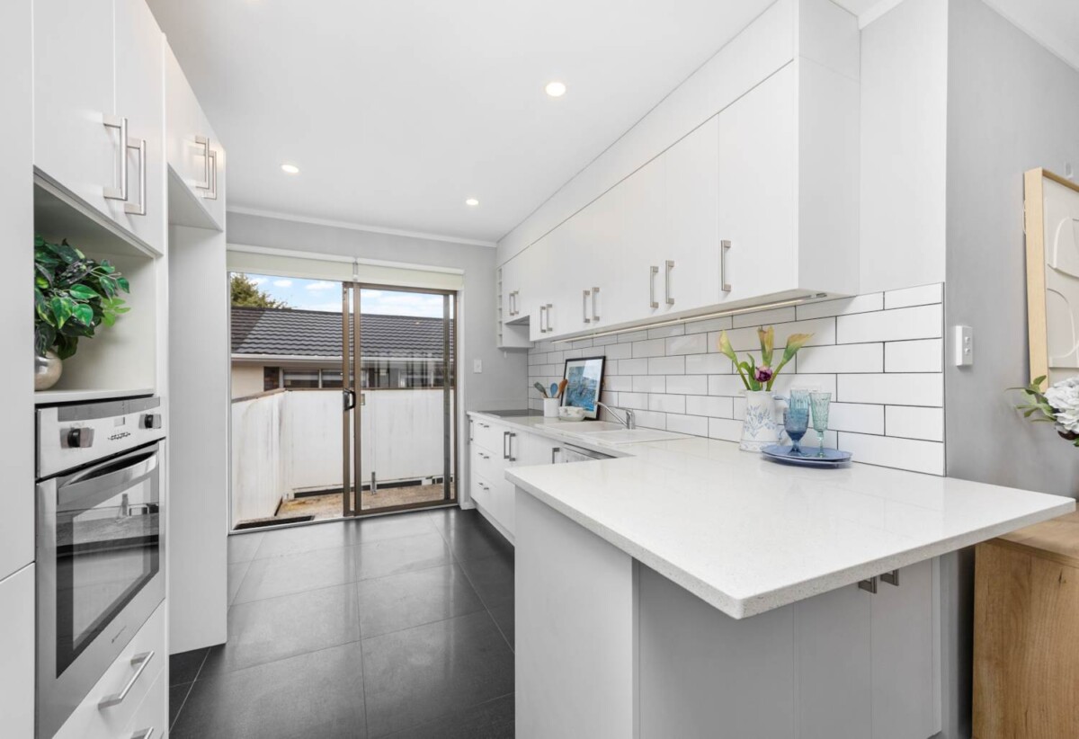 VENDOR CASHING UP – MUST BE SOLD, 4/57 Moana Avenue, One Tree Hill, Auckland