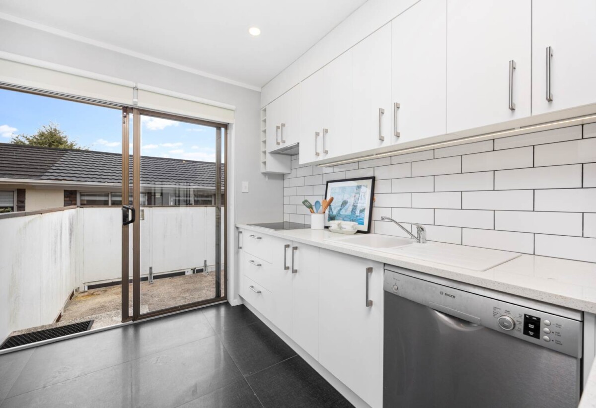 VENDOR CASHING UP – MUST BE SOLD, 4/57 Moana Avenue, One Tree Hill, Auckland