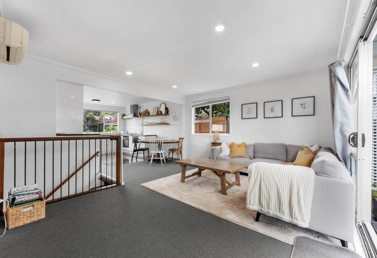 For rent, 4 bedrooms 2 bathrooms house plus a study, 3 Malvina Place, Bucklands Beach, Auckland, available 3rd October