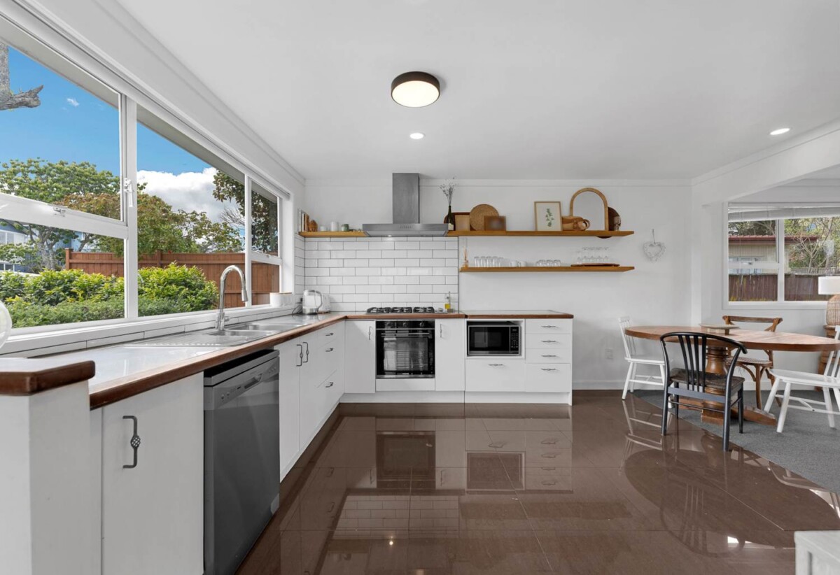 For rent, 4 bedrooms 2 bathrooms house plus a study, 3 Malvina Place, Bucklands Beach, Auckland, available 3rd October