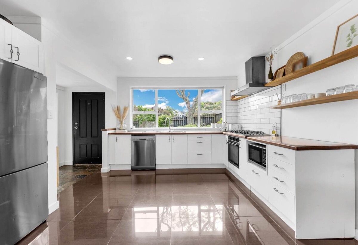 For rent, 4 bedrooms 2 bathrooms house plus a study, 3 Malvina Place, Bucklands Beach, Auckland, available 3rd October
