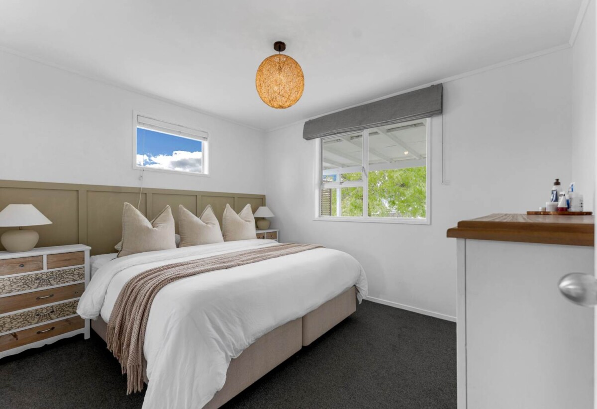 For rent, 4 bedrooms 2 bathrooms house plus a study, 3 Malvina Place, Bucklands Beach, Auckland, available 3rd October
