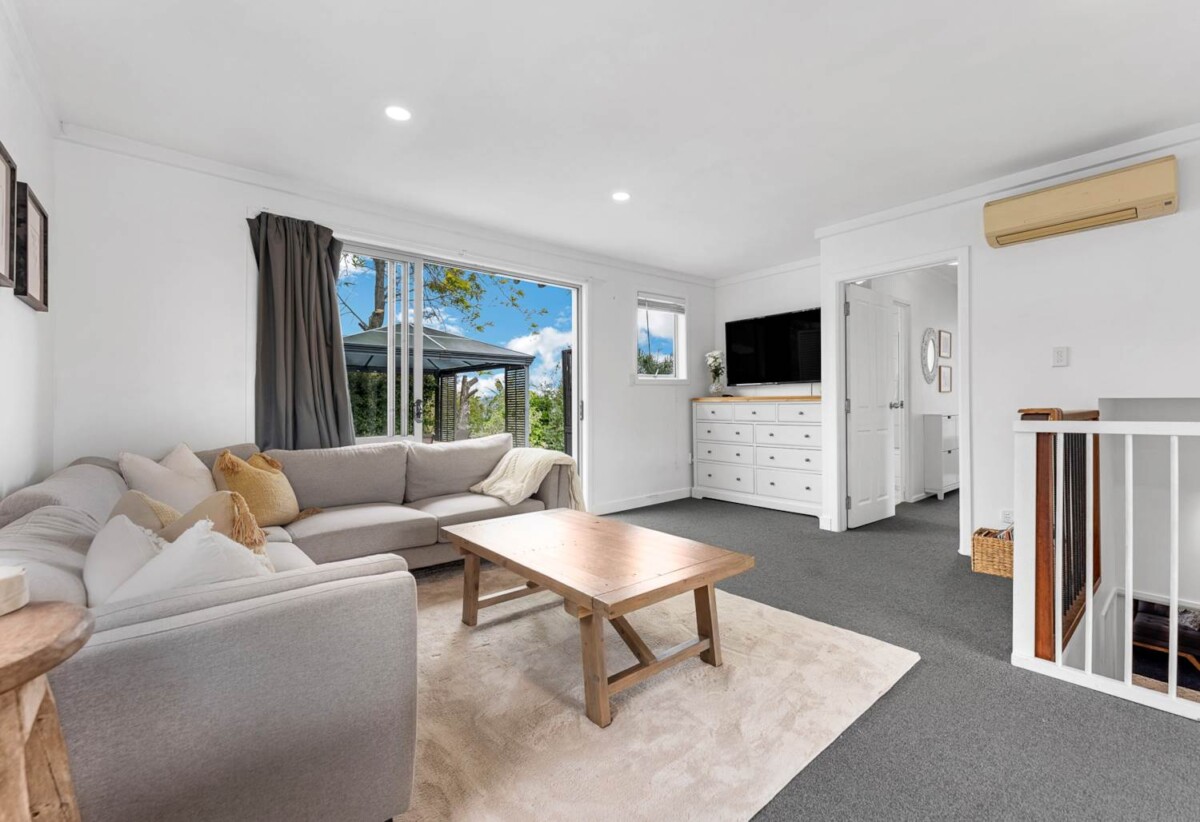 For rent, 4 bedrooms 2 bathrooms house plus a study, 3 Malvina Place, Bucklands Beach, Auckland, available 3rd October