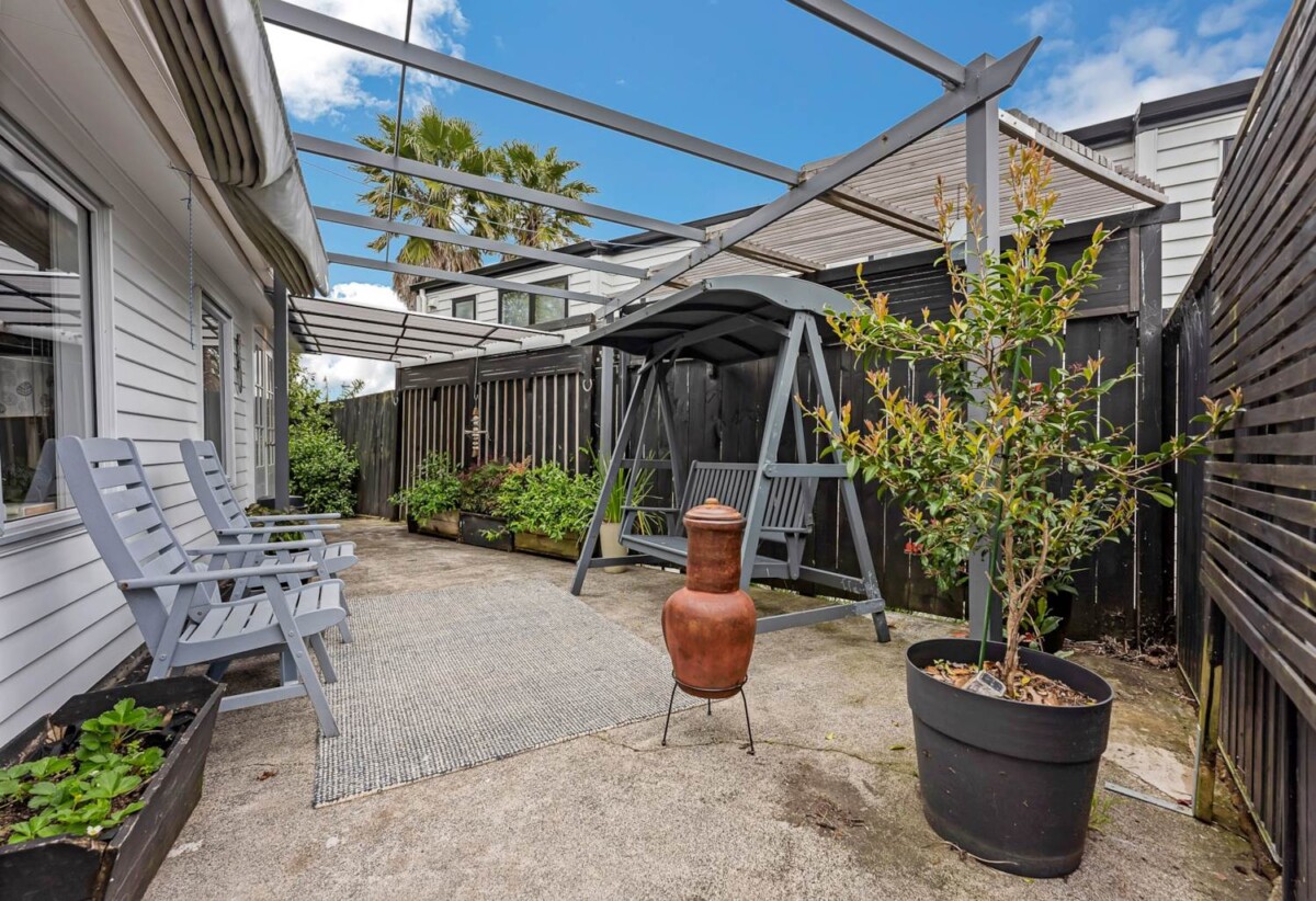 For rent, 4 bedrooms 2 bathrooms house plus a study, 3 Malvina Place, Bucklands Beach, Auckland, available 3rd October