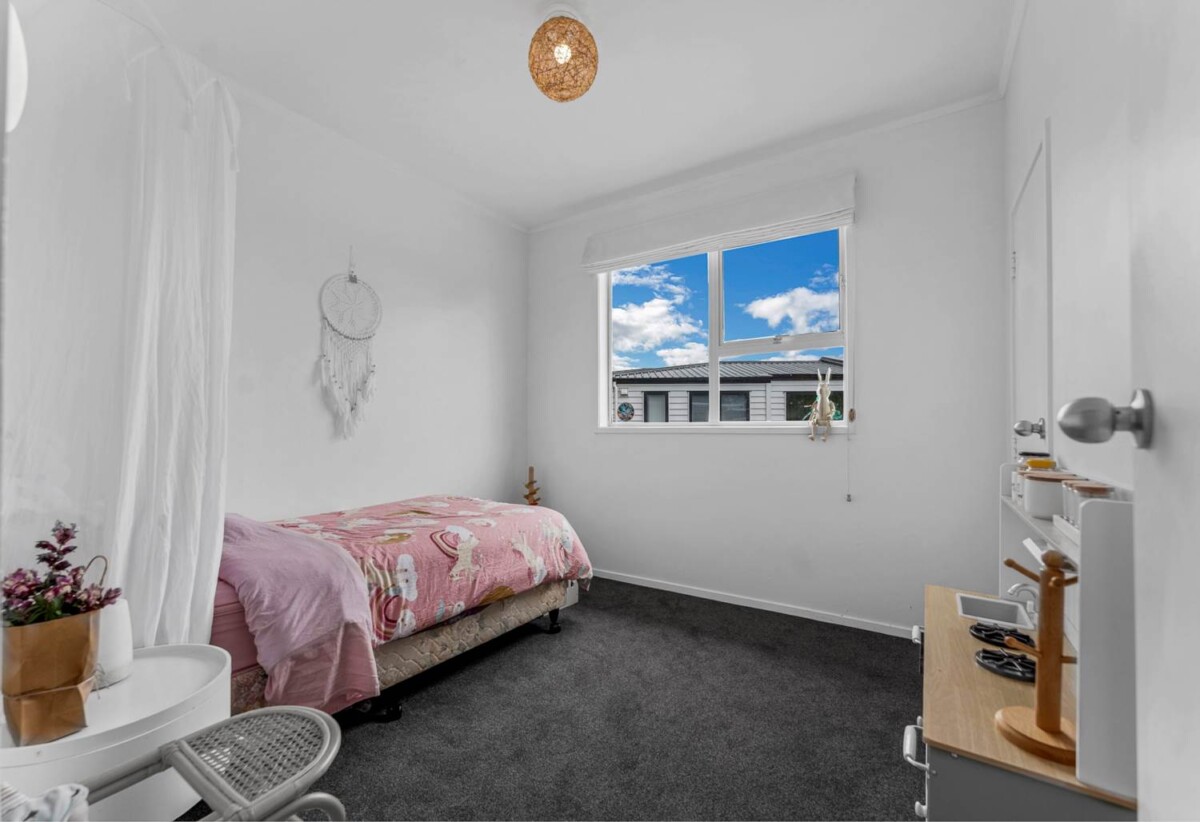 For rent, 4 bedrooms 2 bathrooms house plus a study, 3 Malvina Place, Bucklands Beach, Auckland, available 3rd October