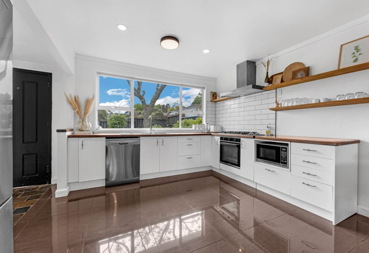 For rent, 4 bedrooms 2 bathrooms house plus a study, 3 Malvina Place, Bucklands Beach, Auckland, available 3rd October