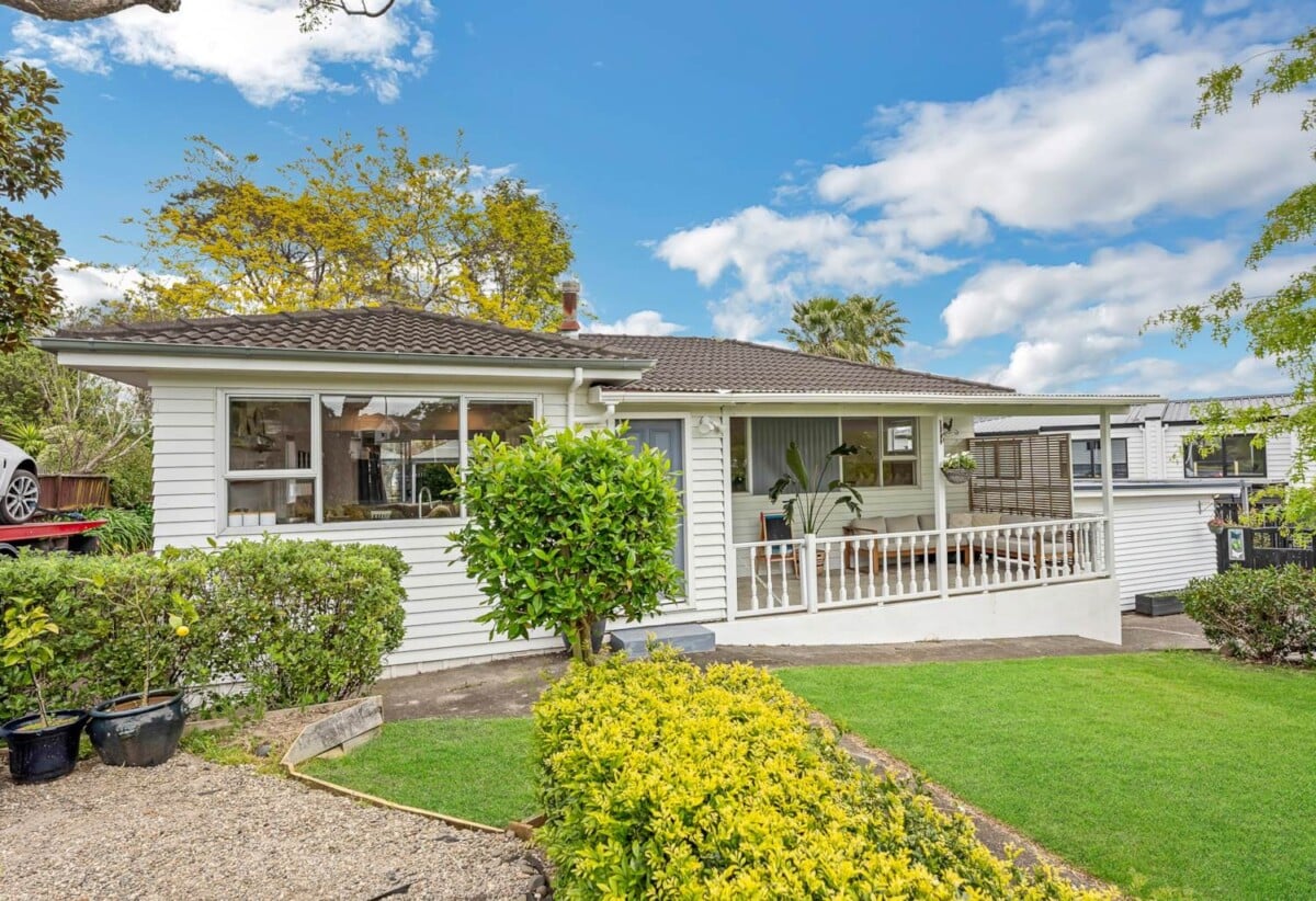 For rent, 4 bedrooms 2 bathrooms house plus a study, 3 Malvina Place, Bucklands Beach, Auckland, available 3rd October