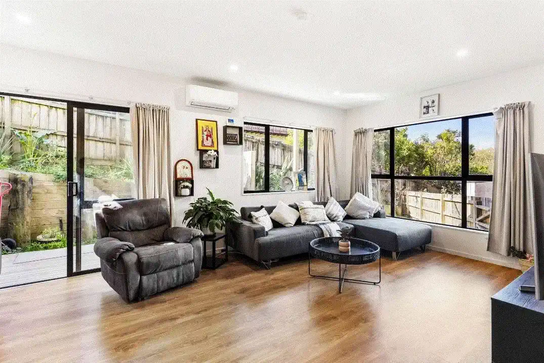 3 beds 2.5 baths home with backyard, close to Albany Mall, motorway access, schools, 0.4 km to Oteha Valley School, 0.7 km to Northcross Intermediate, 3 km to Long Bay College, 16/26 Springvale Drive, Fairview Heights, Auckland
