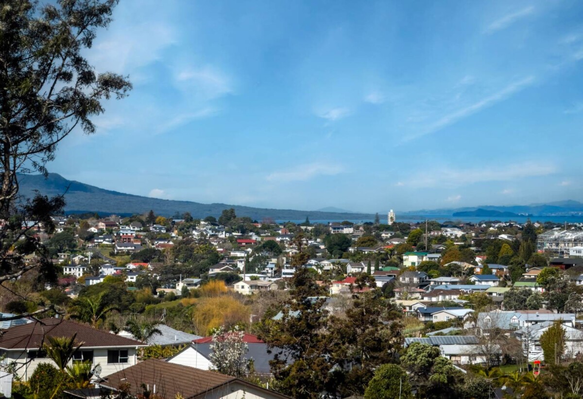 Renovated, 10 Tableau Place, Totara Vale, Auckland