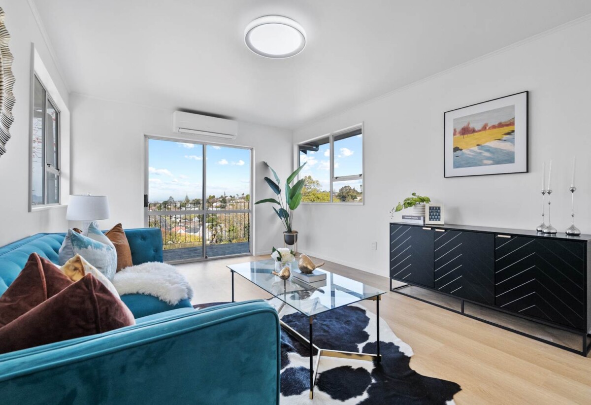 Renovated, 10 Tableau Place, Totara Vale, Auckland