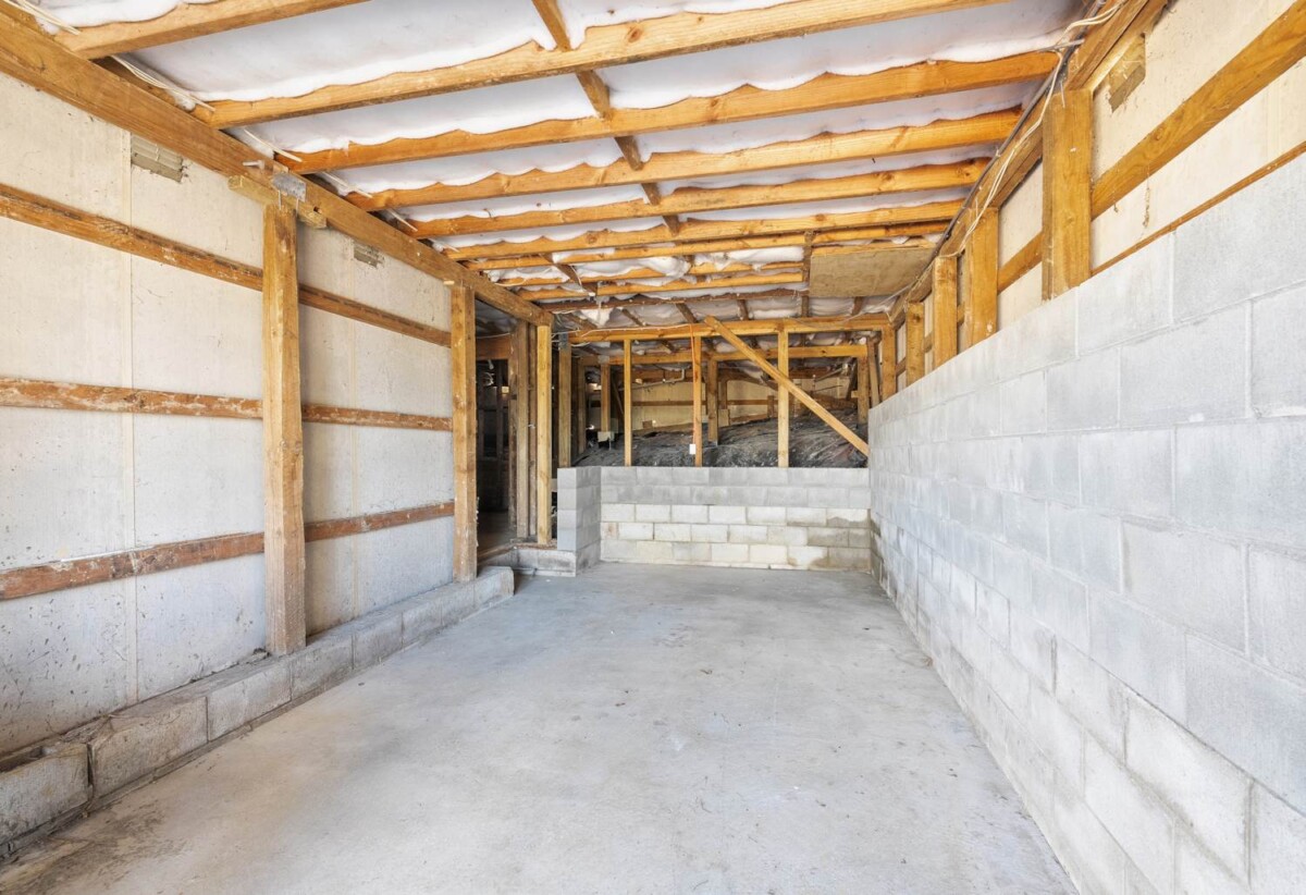 Renovated, 10 Tableau Place, Totara Vale, Auckland