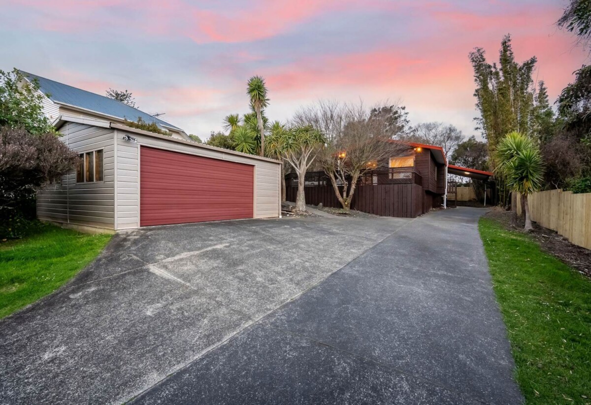 Renovated, 10 Outlook Road, Greenhithe, Auckland