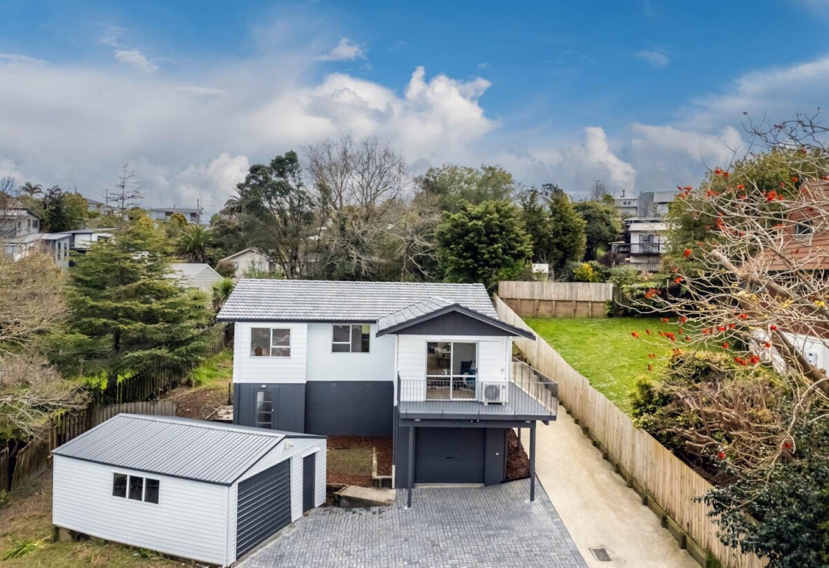 Renovated, 10 Tableau Place, Totara Vale, Auckland