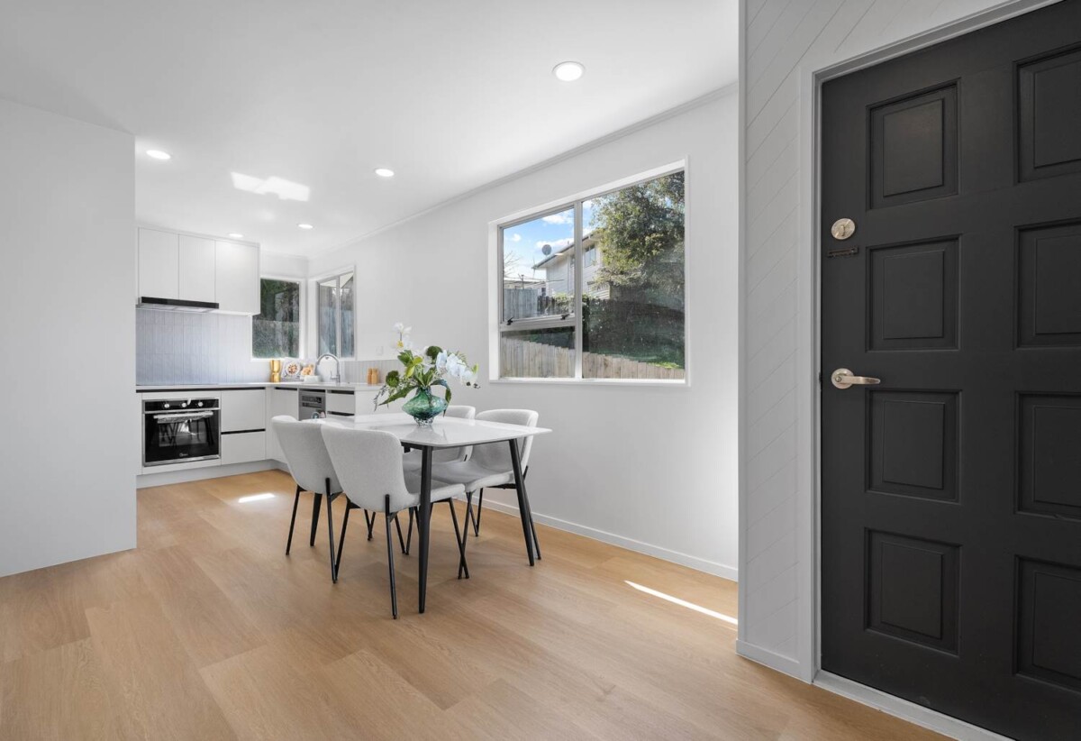 Renovated, 10 Tableau Place, Totara Vale, Auckland