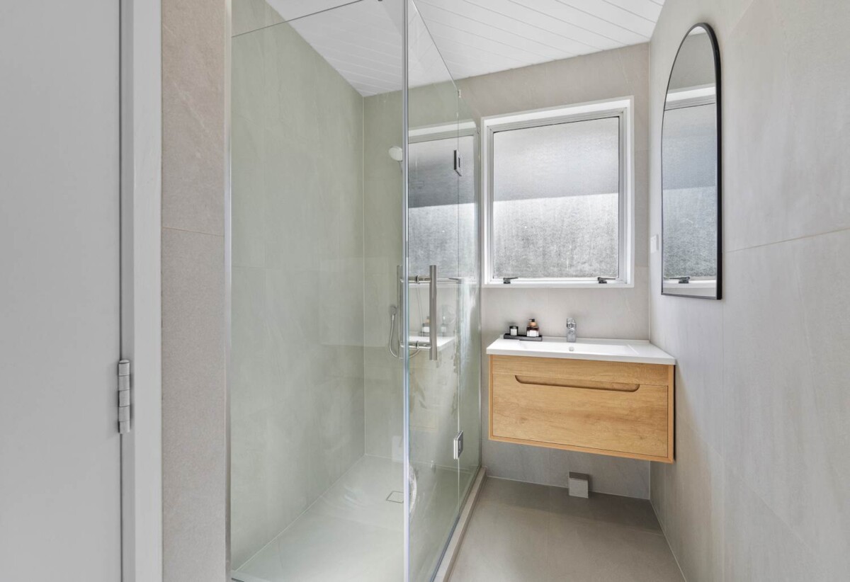Renovated, 10 Tableau Place, Totara Vale, Auckland