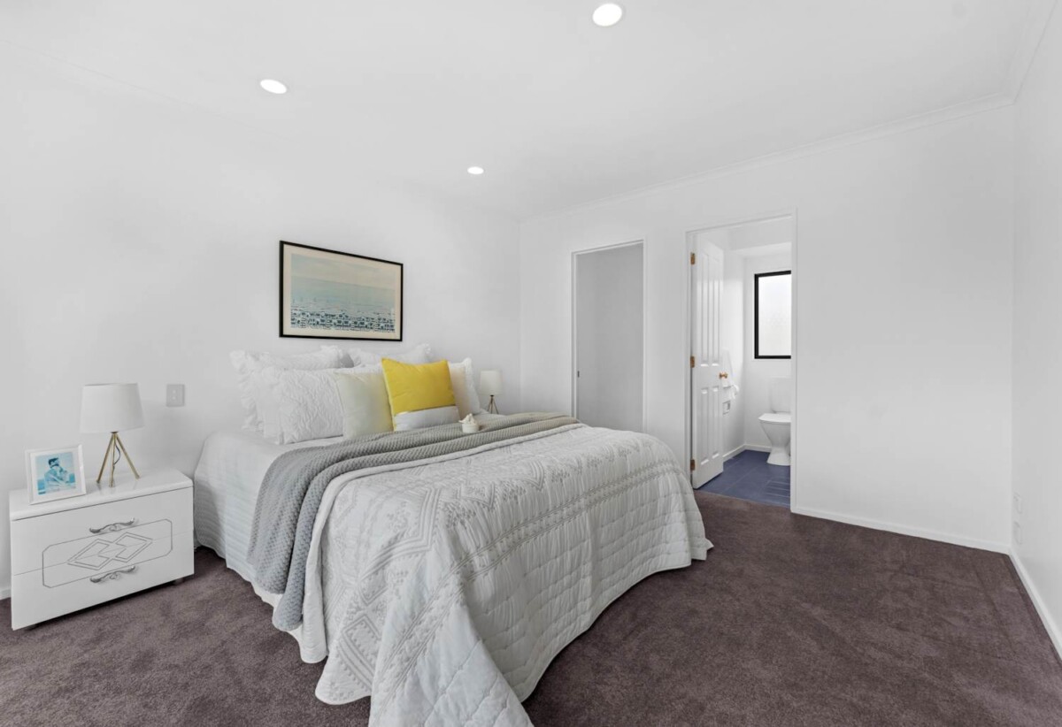 Botany Downs Secondary College zone, brick and tile 4 beds house on 471m2 section, 533 Chapel Road, East Tamaki, Auckland