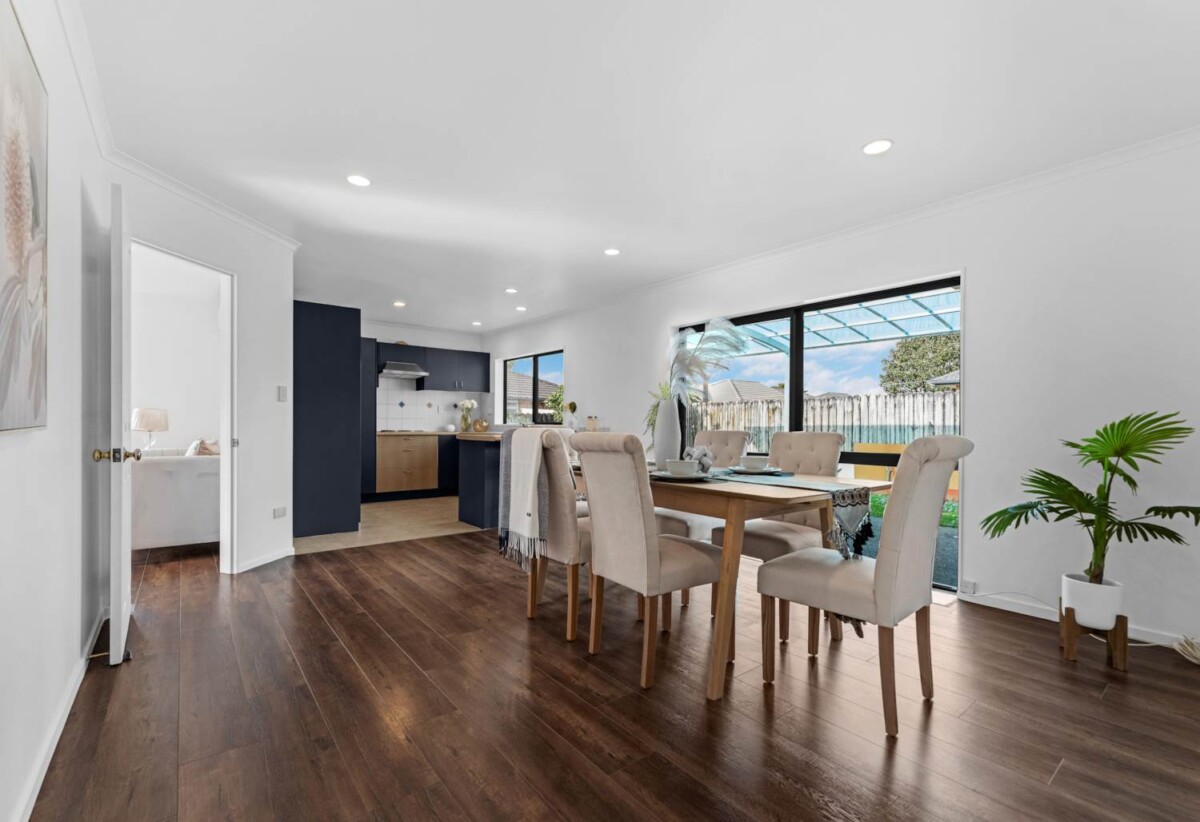 Botany Downs Secondary College zone, brick and tile 4 beds house on 471m2 section, 533 Chapel Road, East Tamaki, Auckland