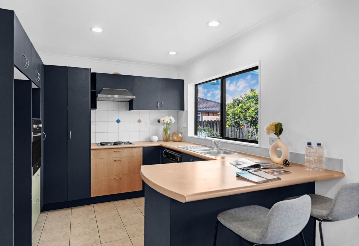 Botany Downs Secondary College zone, brick and tile 4 beds house on 471m2 section, 533 Chapel Road, East Tamaki, Auckland