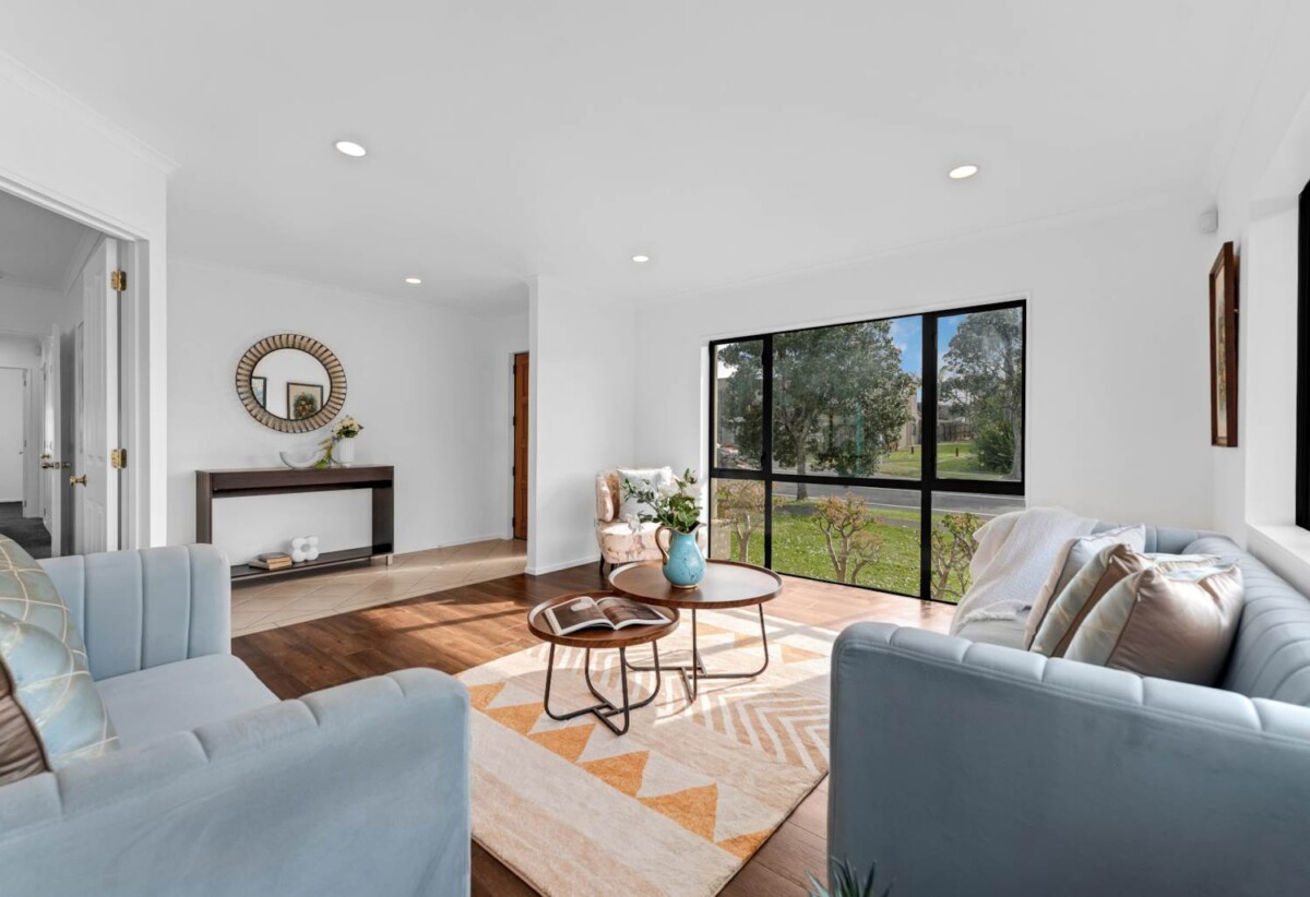 Botany Downs Secondary College zone, brick and tile 4 beds house on 471m2 section, 533 Chapel Road, East Tamaki, Auckland