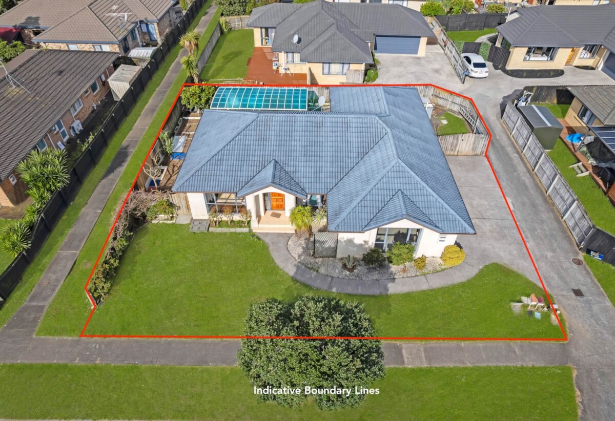 Botany Downs Secondary College zone, brick and tile 4 beds house on 471m2 section, 533 Chapel Road, East Tamaki, Auckland