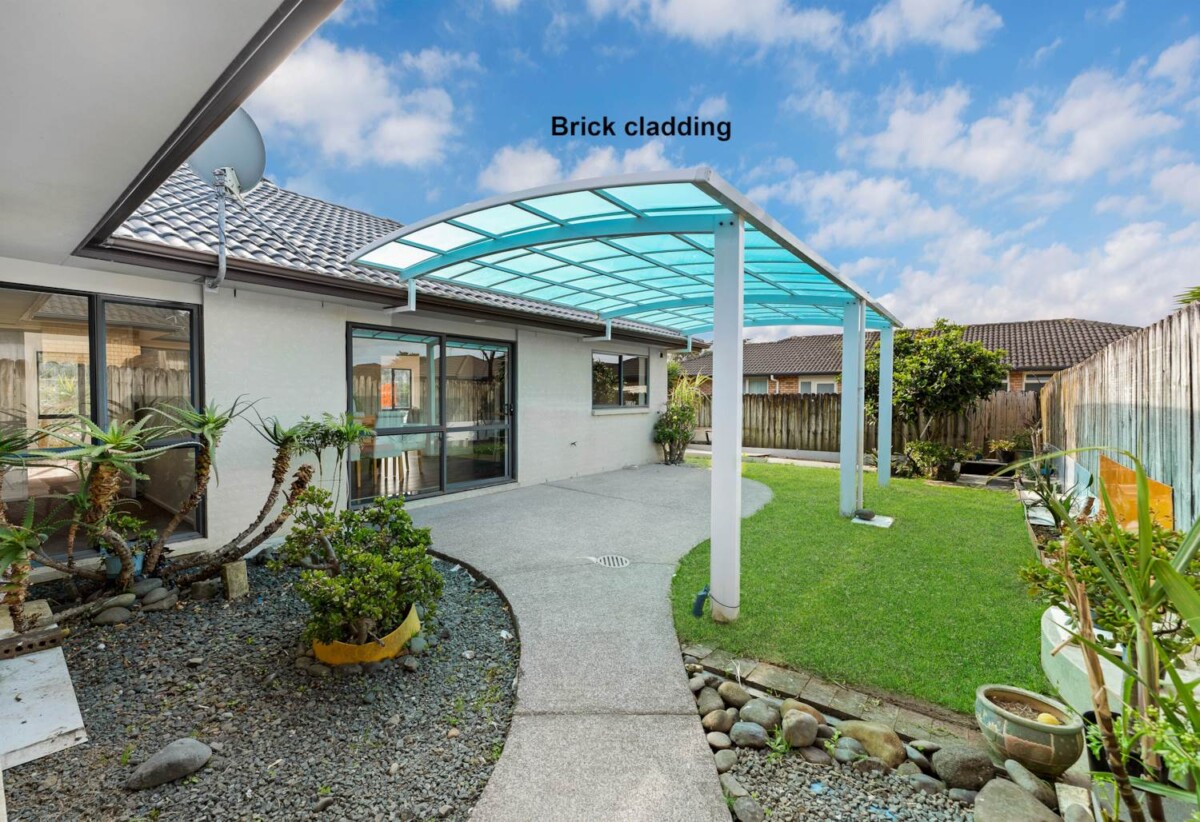Botany Downs Secondary College zone, brick and tile 4 beds house on 471m2 section, 533 Chapel Road, East Tamaki, Auckland