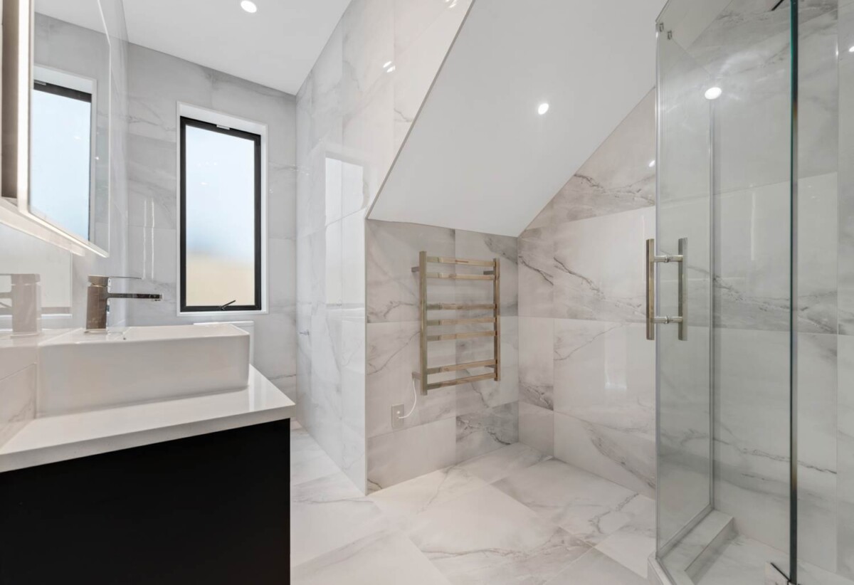 Urgent Sale, Must sell, Please ignore the CV of $1,700,000, 16 Glann Lane, Flat Bush, Auckland