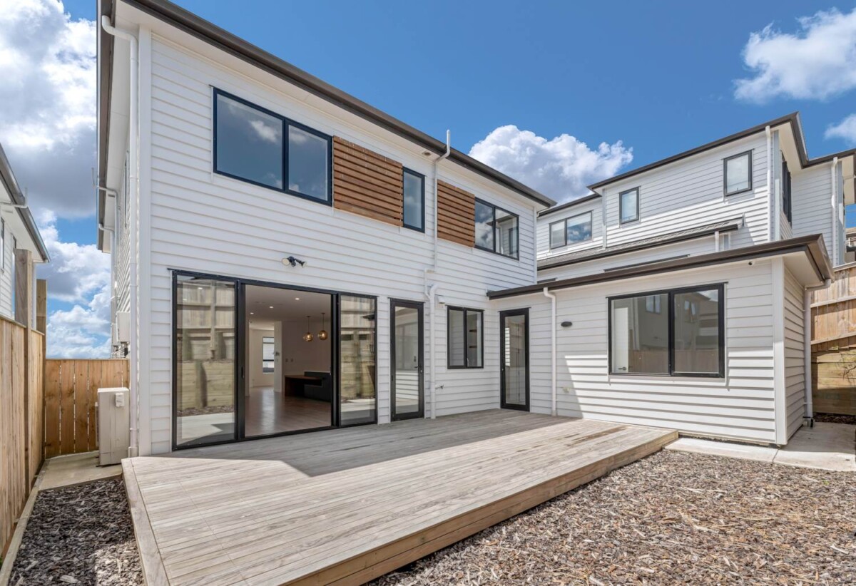 Urgent Sale, Must sell, Please ignore the CV of $1,700,000, 16 Glann Lane, Flat Bush, Auckland